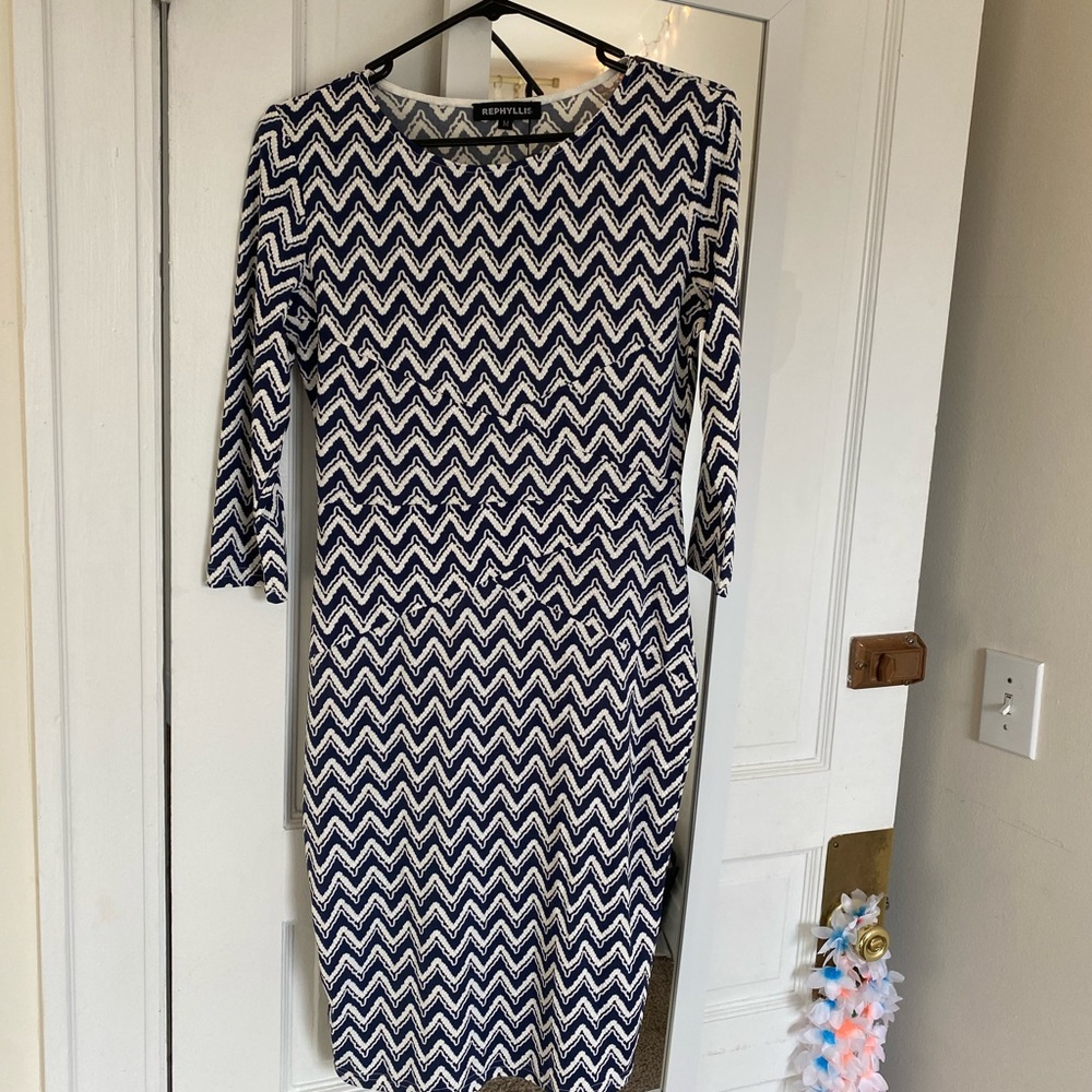Maxi dress with 3/4 length sleeves